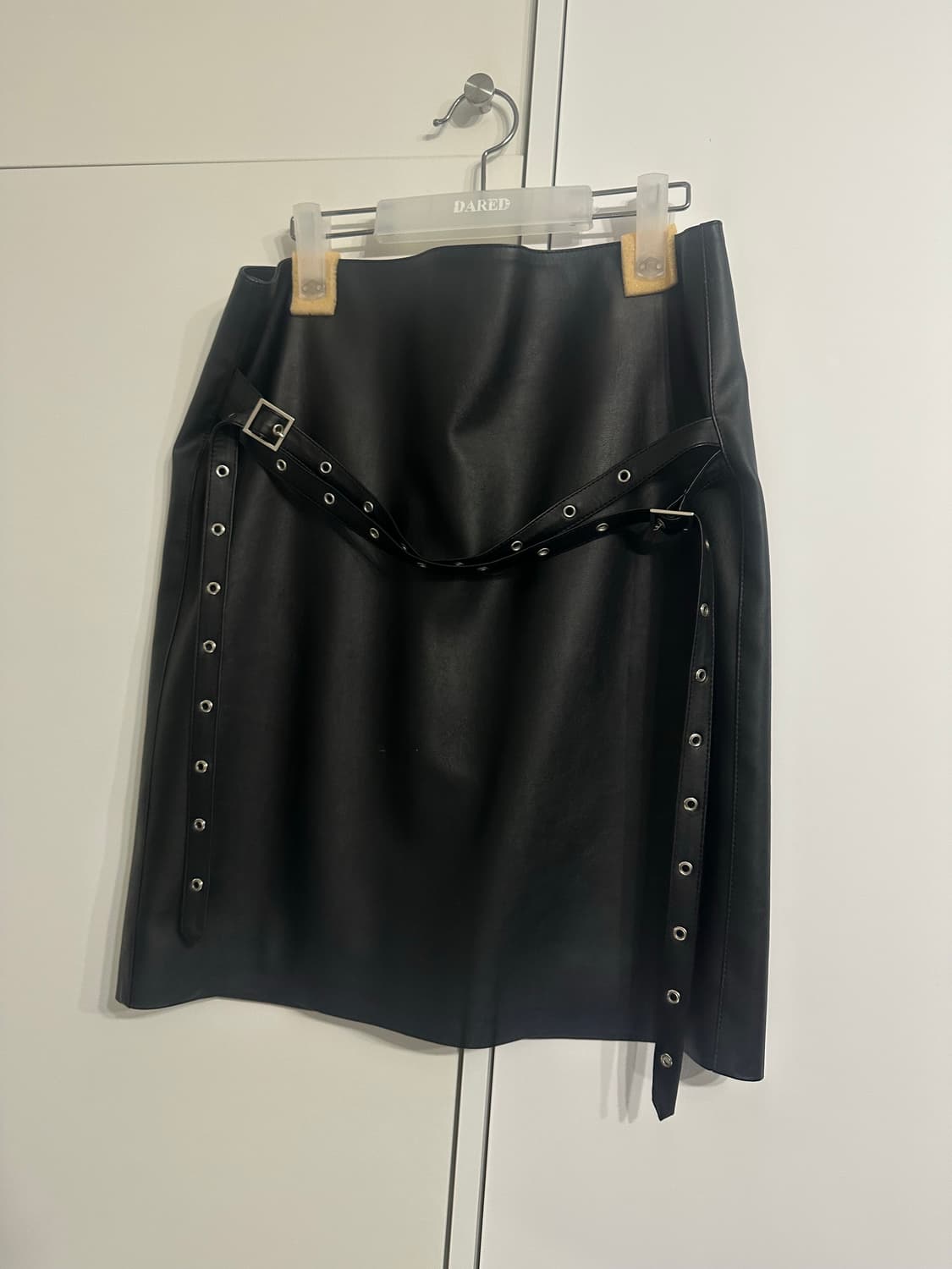 데어드 레더 스트랩 미디 스커트 상품이미지2