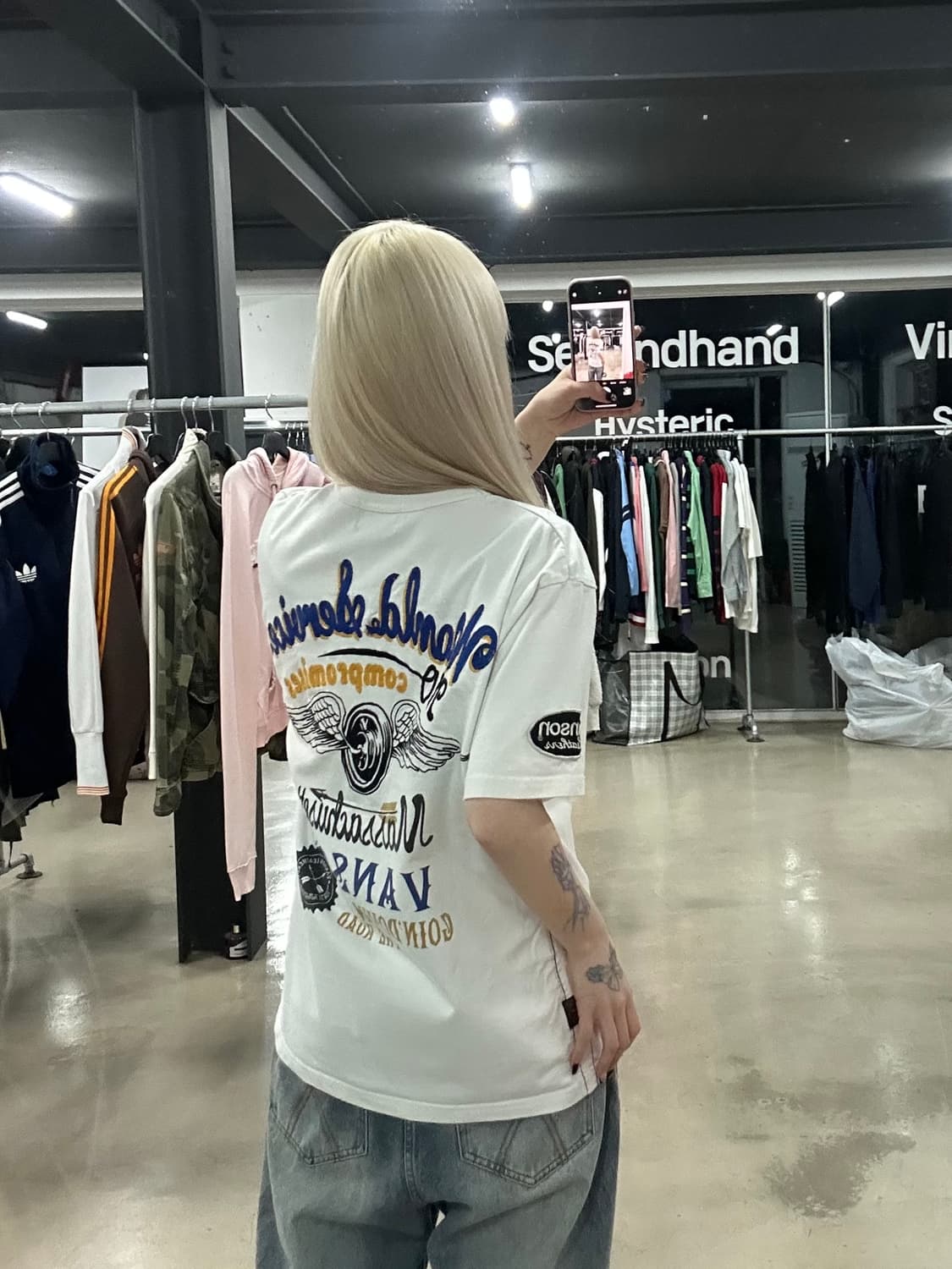 벤슨 타이어윙 백로고자수 화이트 반팔 상품이미지1