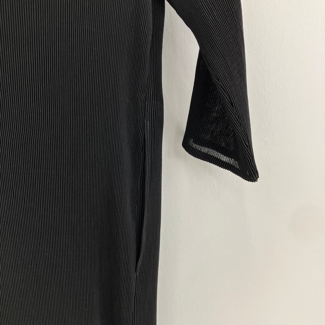 이세이 미야케 블랙 플리츠 롱 가디건 상품이미지4