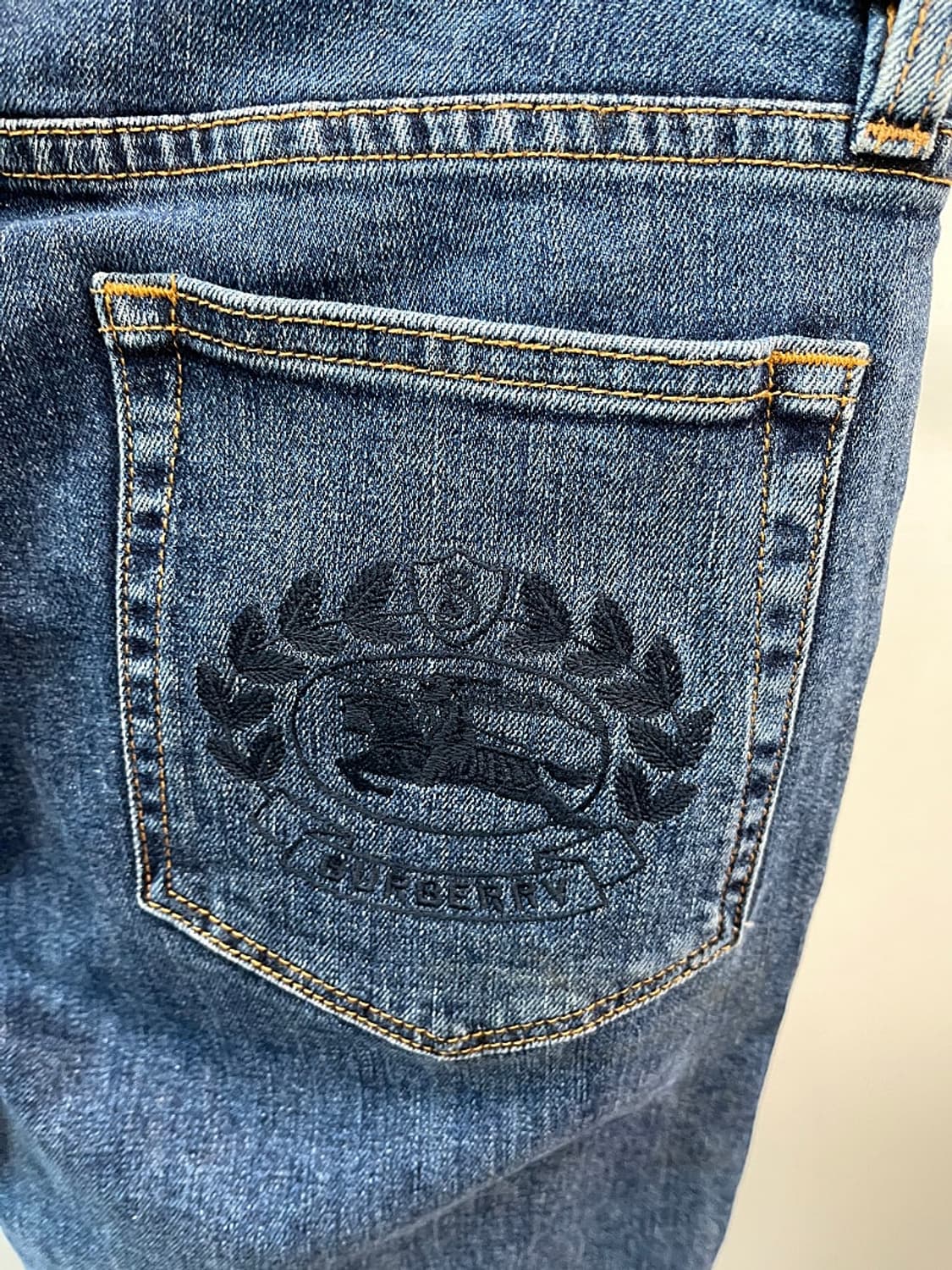 여) 버버리 자수 중청 크롭진  상품이미지4