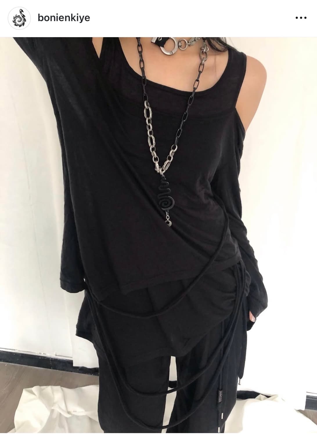 Unbalanced double long sleeve (BLACK) 상품이미지1