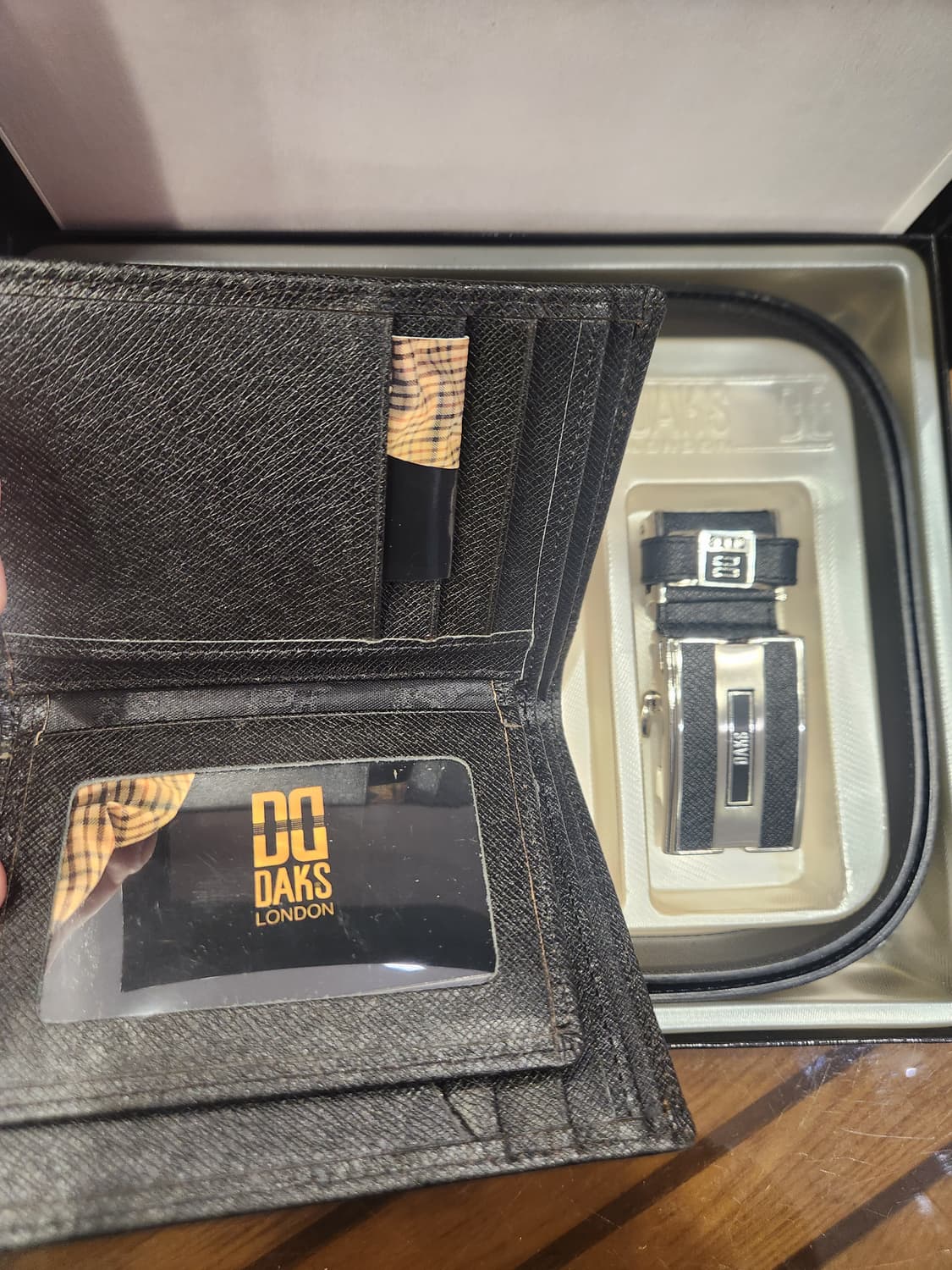 새상품/풀박스] 닥스(DAKS) 남성 소가죽 지갑 & 자동벨트 선물세트 상품이미지2