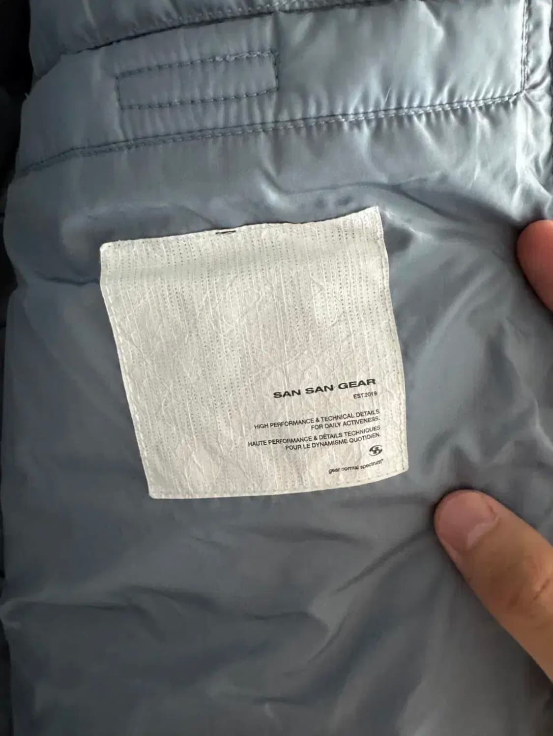 산산기어 24fw 경량패딩 스카이 블루 상품이미지5