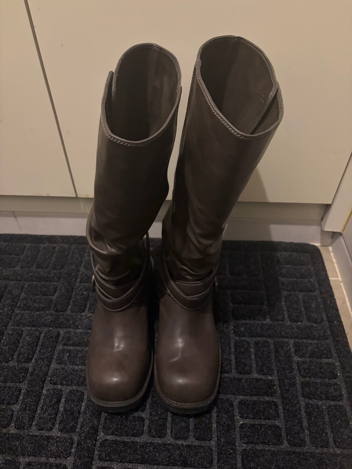 기호 raven foldable buckle boots grey 상품이미지1