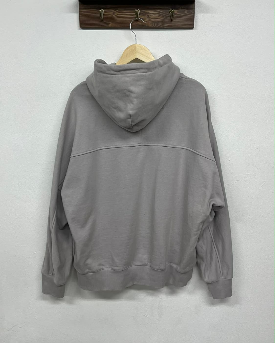 [L] 질스튜어트 23년 신형 뉴욕 프린트 후드티 스웻 셔츠 솔리드그레이 상품이미지2