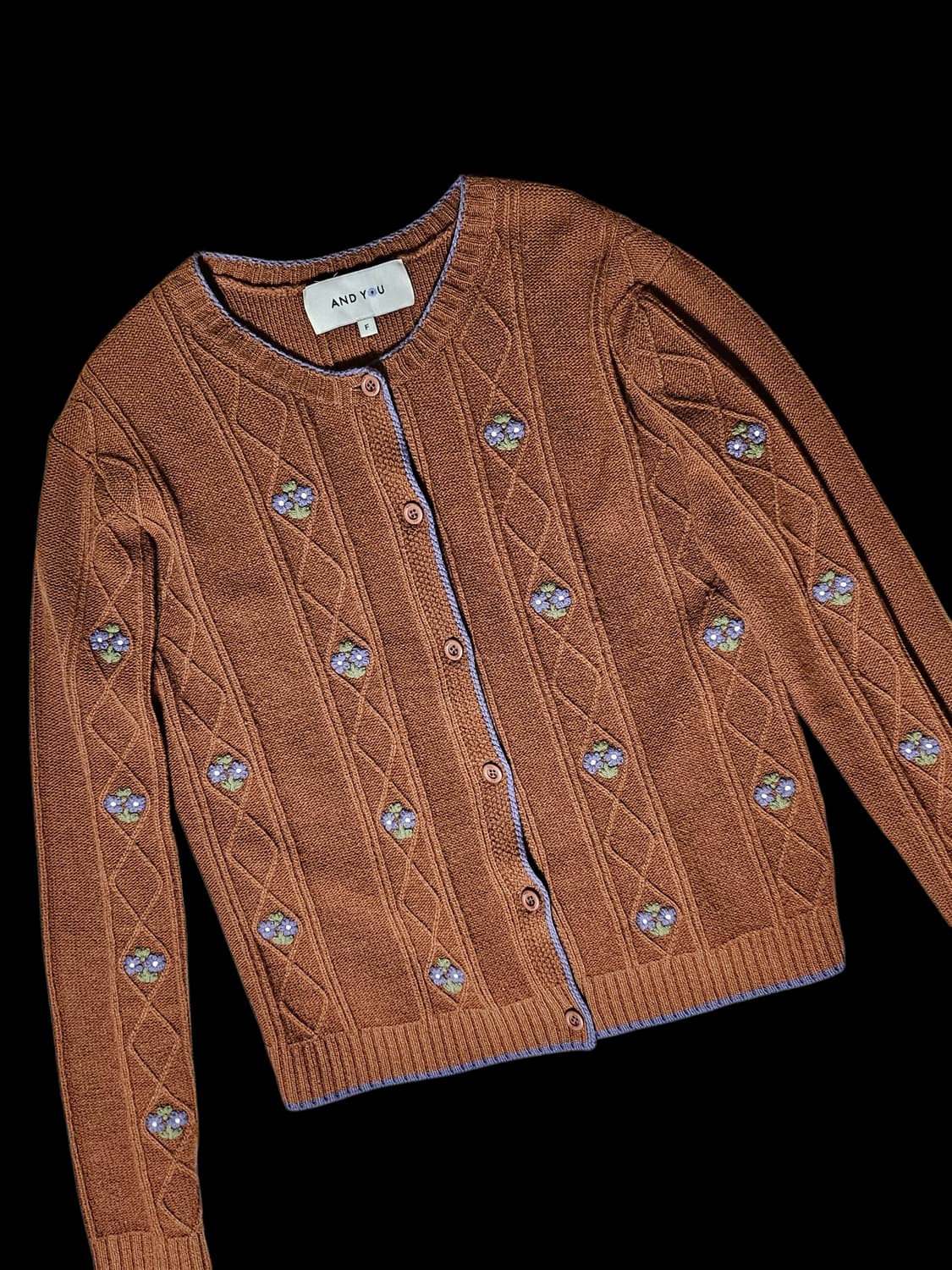 앤유 AND YOU 라일락 플로럴 여성니트가디건 F/27만 상품이미지3