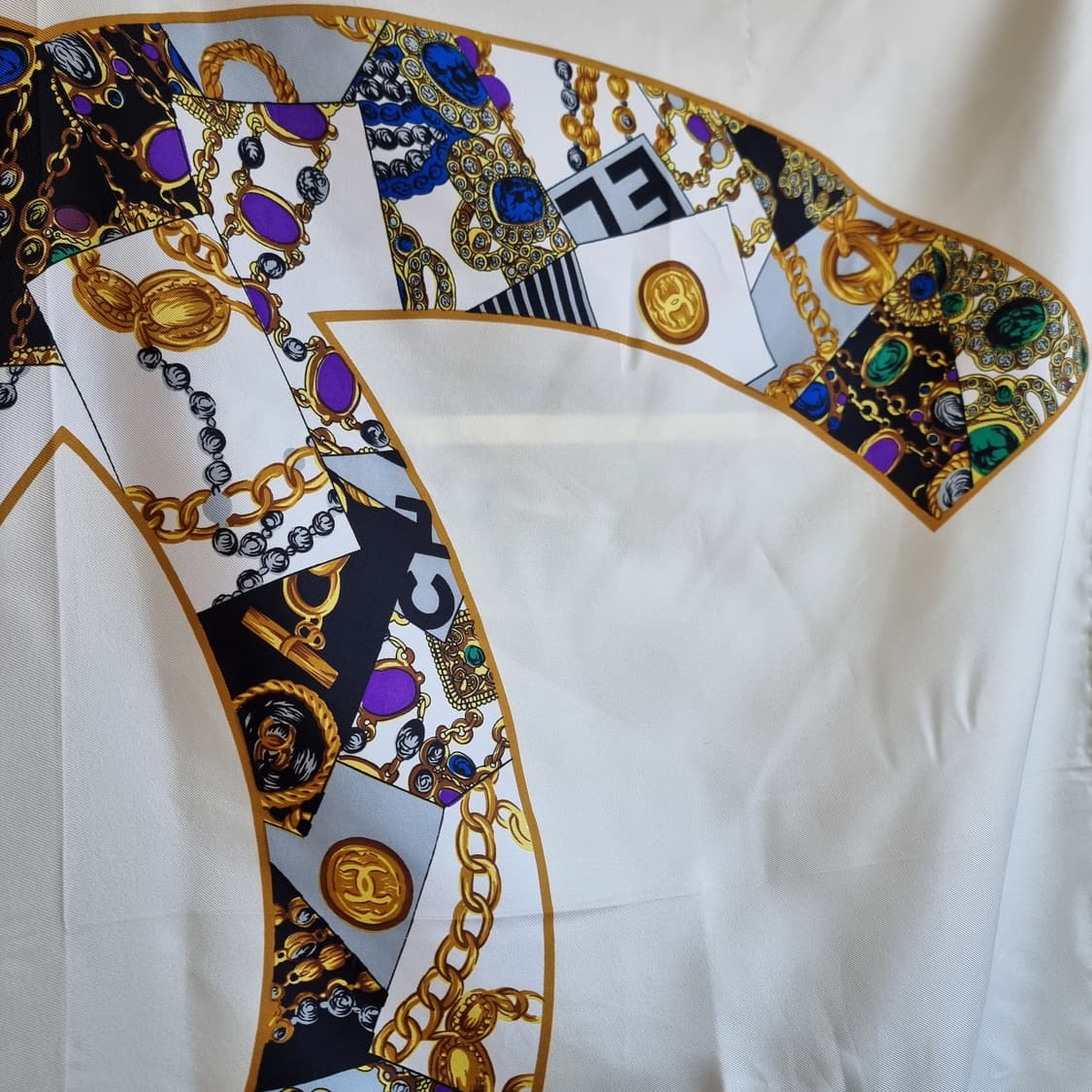 샤넬 로고 스카프 상품이미지3