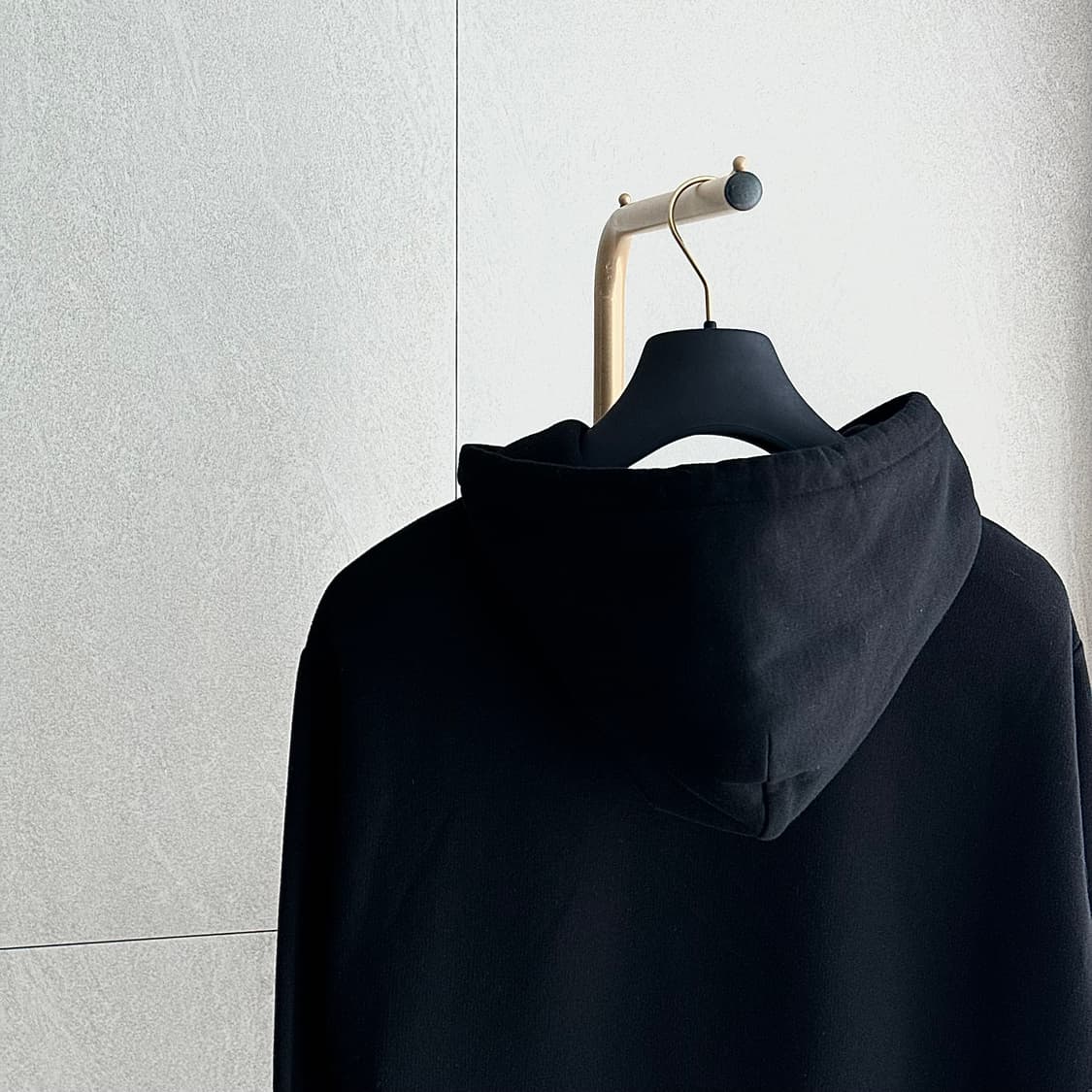 백화점판 루이비통 엔브로이더드 트래블 핀 후드 블랙 상품이미지4