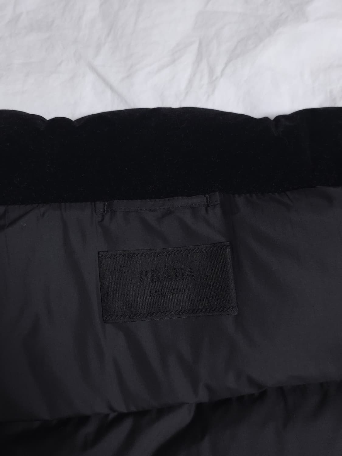 [L] 프라다 벨벳 패딩 블랙(SGC407) 상품이미지6