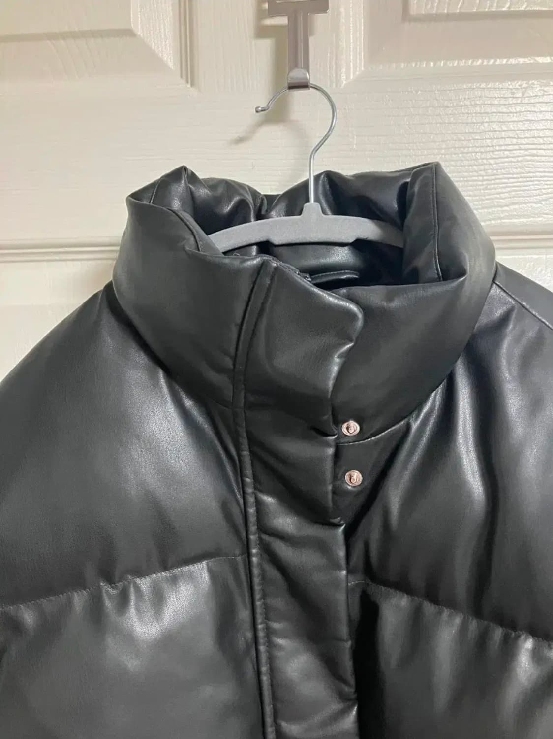 지오다노 블랙 레더 숏패딩 상품이미지2