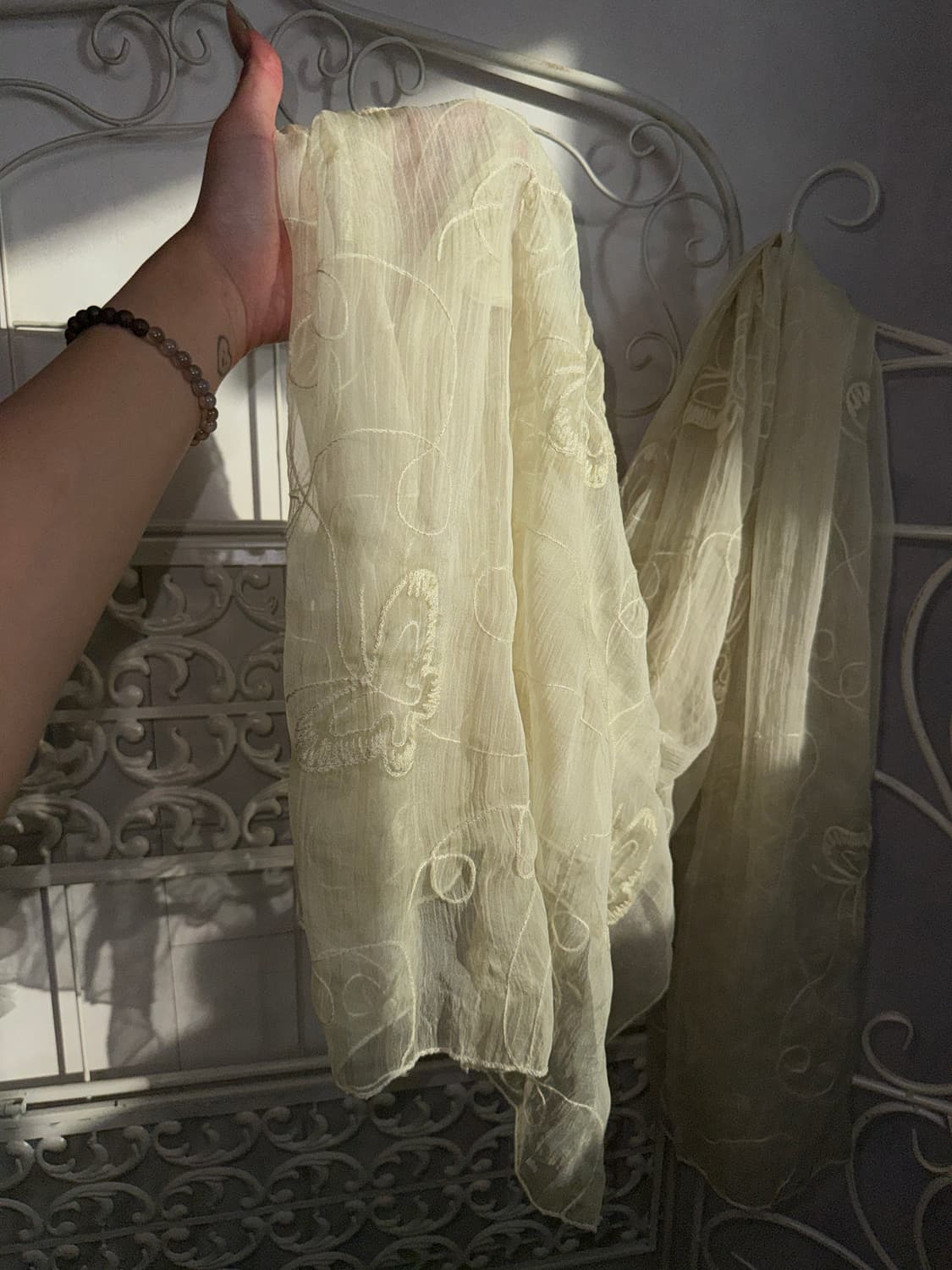 Ivory butterfly sheer maxi scarf 상품이미지3