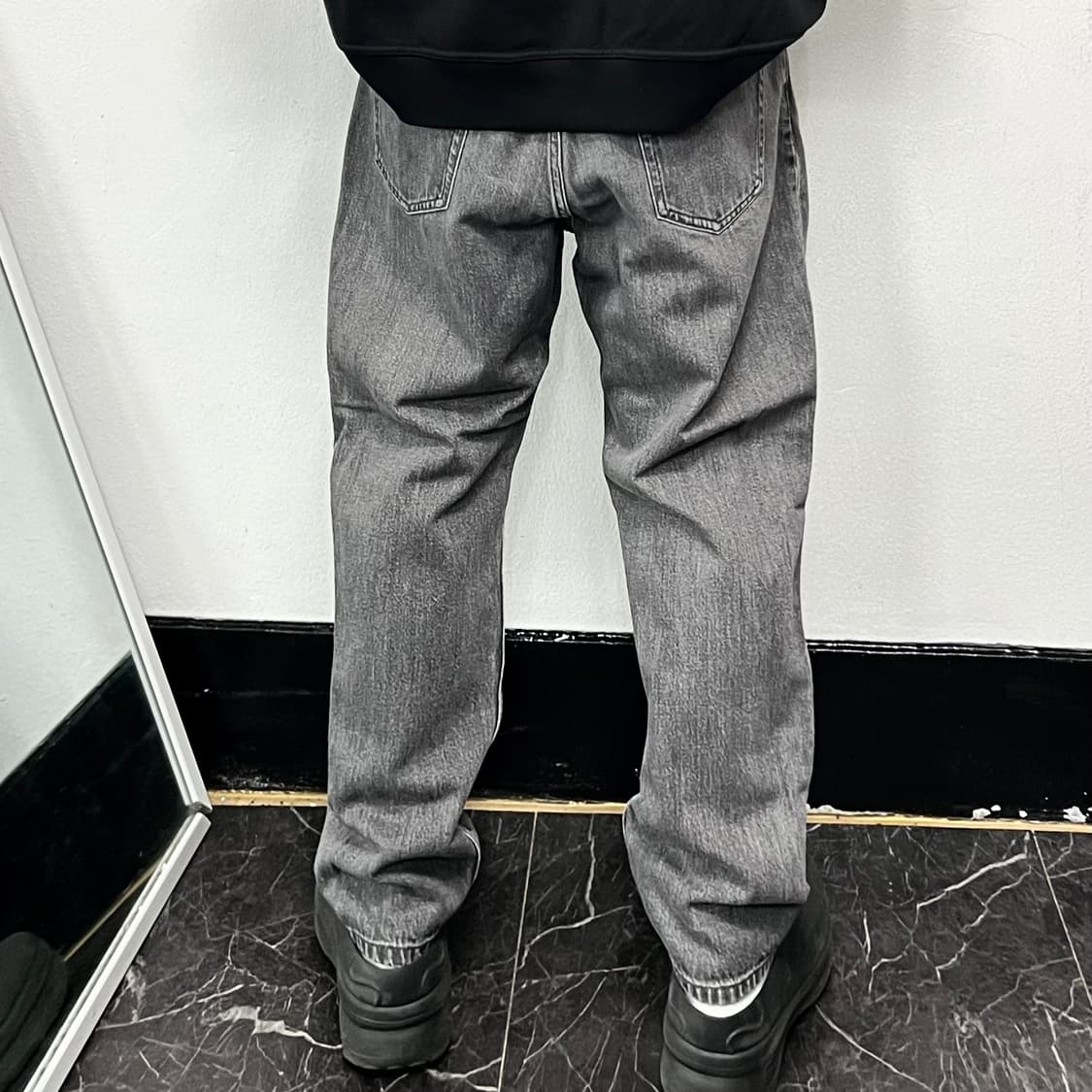 빔즈 워시드 데님 팬츠 그레이 상품이미지3