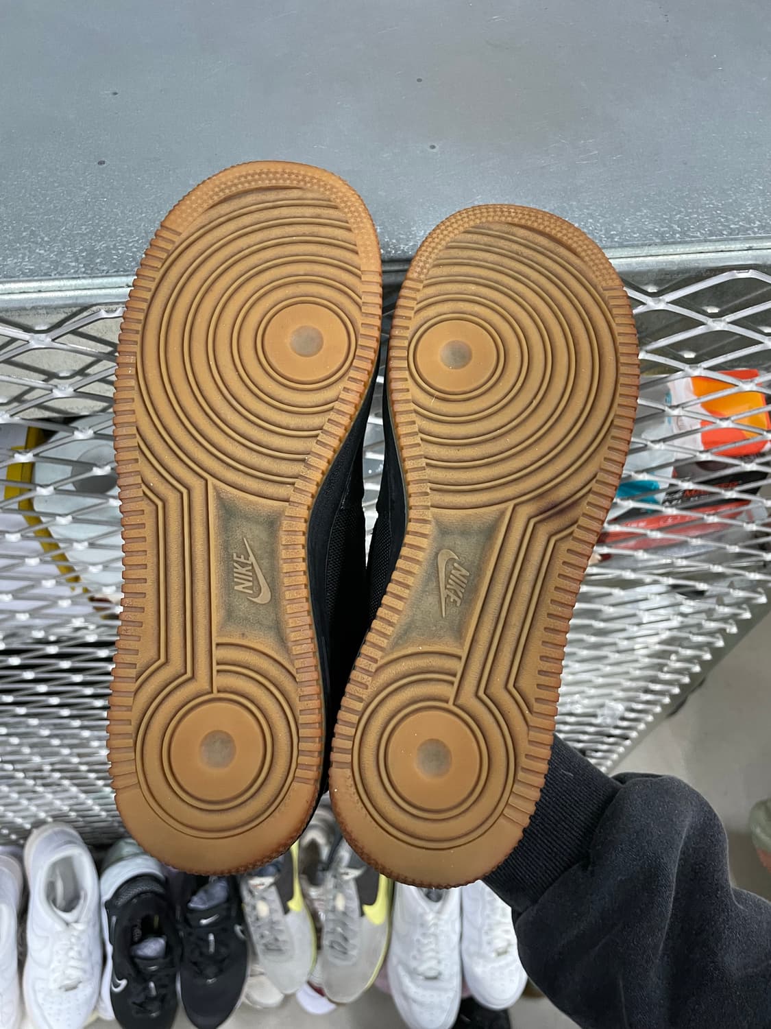 나이키 에어포스1 로우 고어텍스 블랙 265 상품이미지6