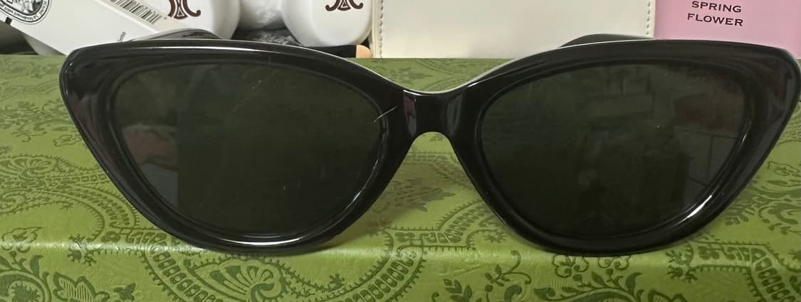 미우미우 블랙 캣아이 선글라스 상품이미지1