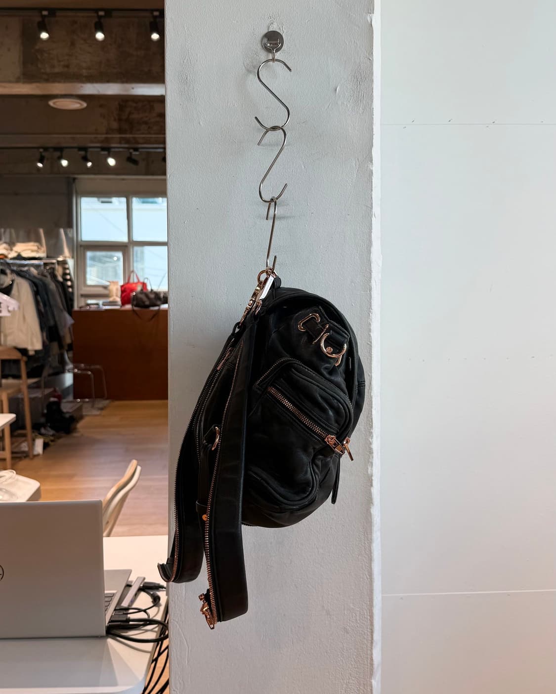 알렉산더 왕 블랙 램스킨 마르티 백팩 상품이미지4