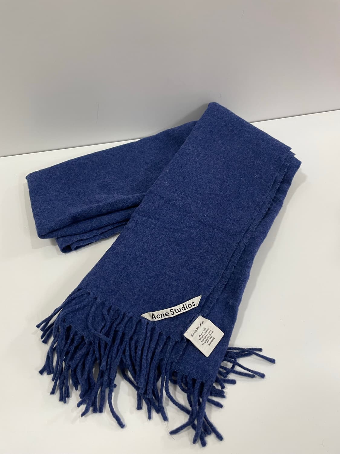 아크네스튜디오 프린지 오버사이즈 머플러 멜란지 블루 판매 상품이미지1