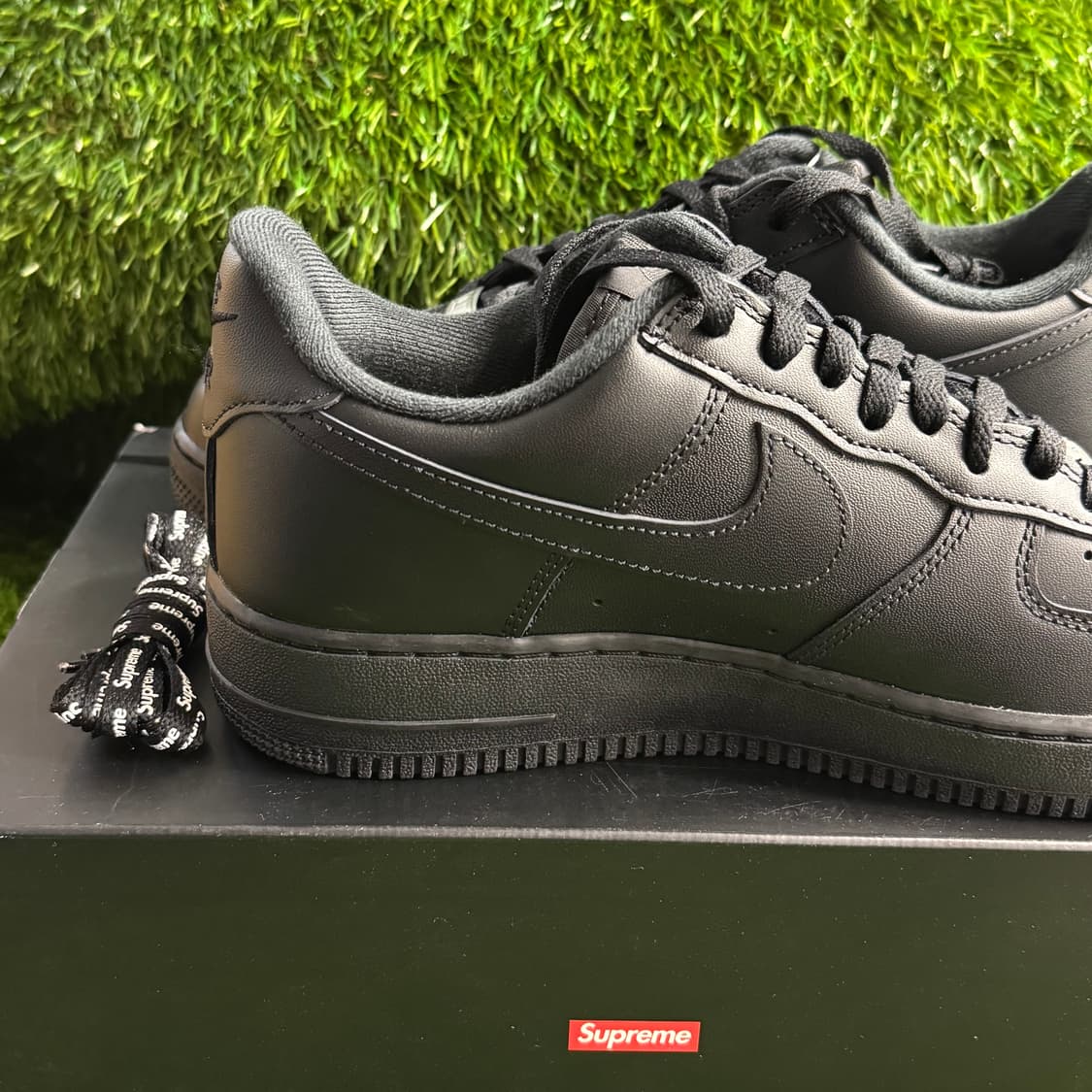 나이키 x 슈프림 에어포스 1 로우 블랙 상품이미지2