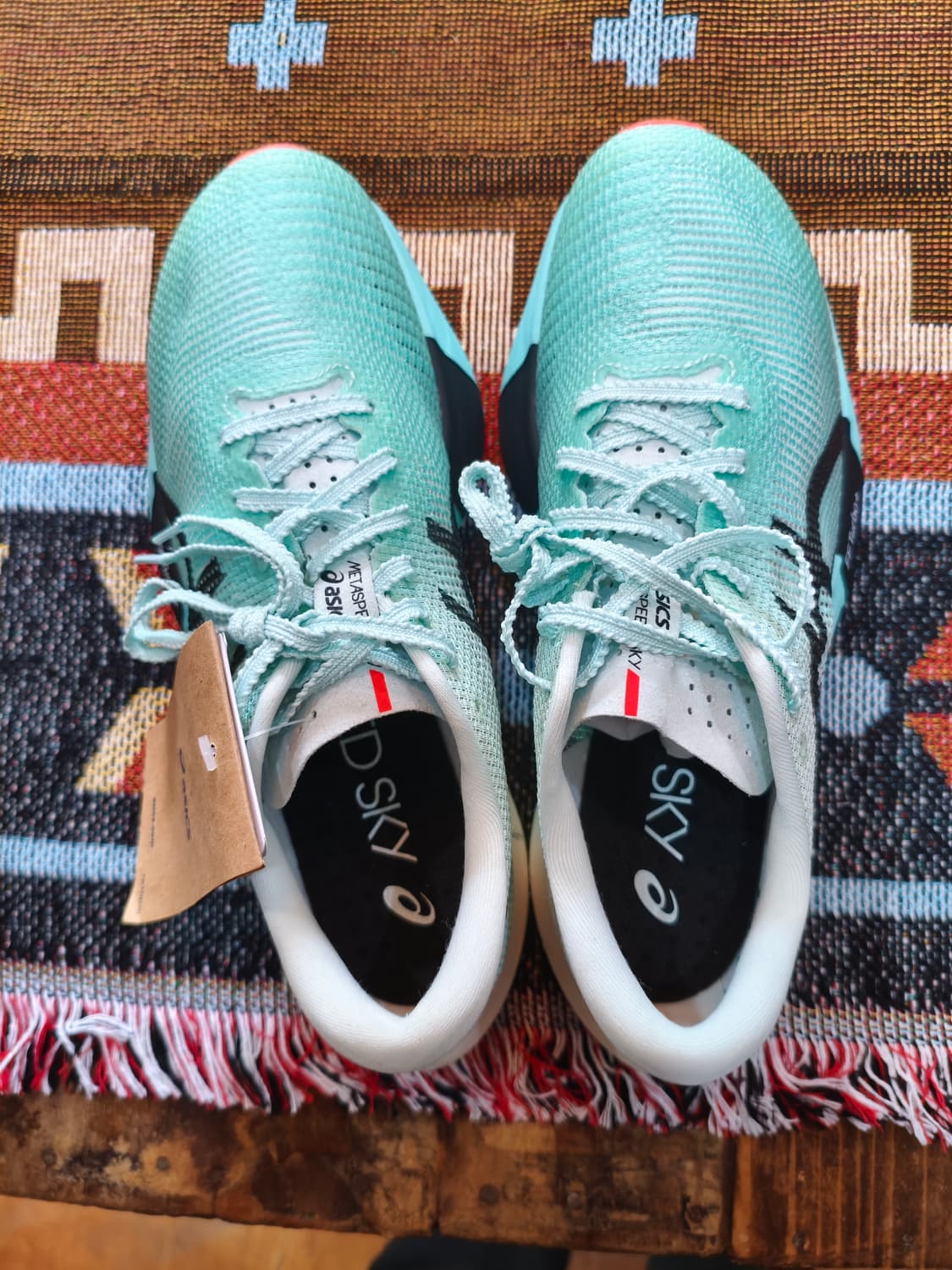 새제품)아식스 메타스피드 스카이 파리 235 판매합니다 상품이미지3