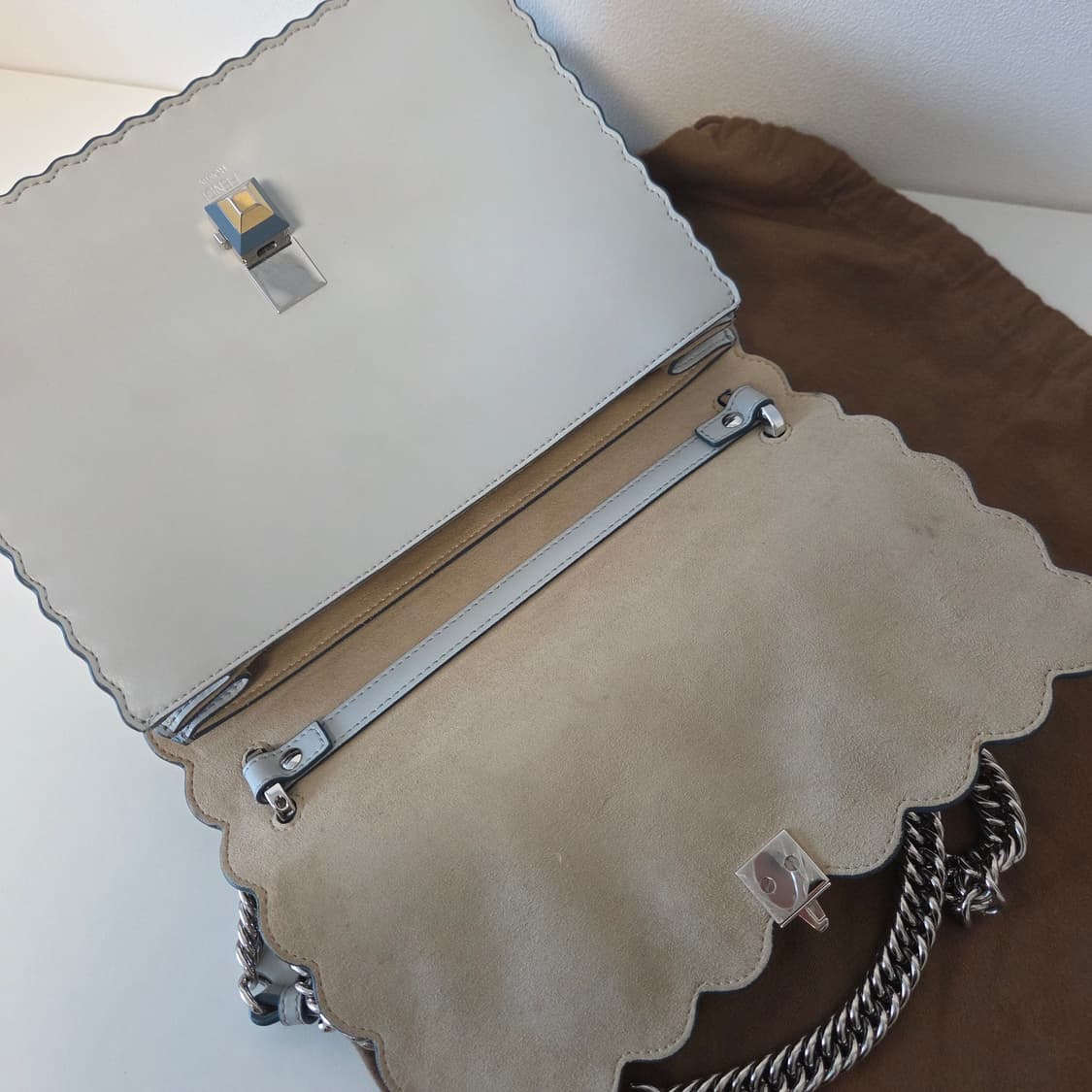 FENDI 펜디 정품 칸아이 캔아이 은장 체인 미듐 숄더백 크로스 토트백 상품이미지7