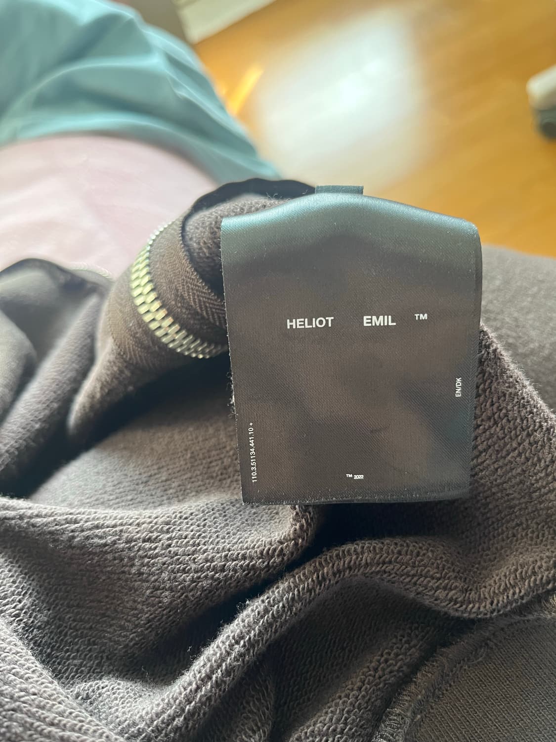 Heliot emil 리버서블 브라운 지퍼 맨투맨 상품이미지4