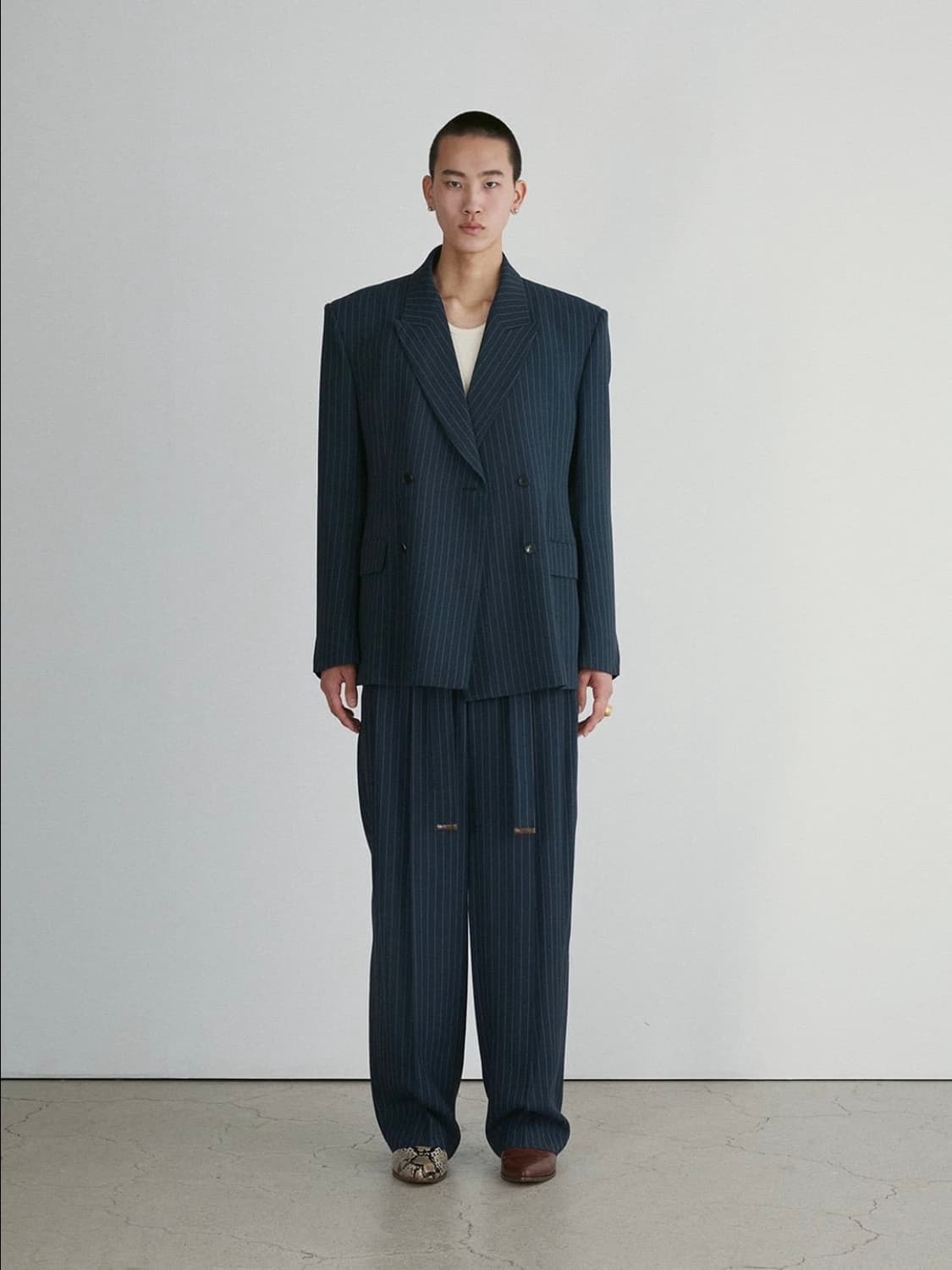 [L,L] 렉토 핀스트라이프 아워글래스 블레이저 자켓 벨트 슬랙스 셋업 상품이미지3