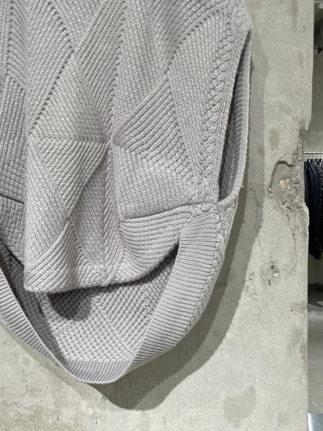 준야 와타나베 라이트 그레이 피규어 쉐입 니트 베스트 상품이미지5