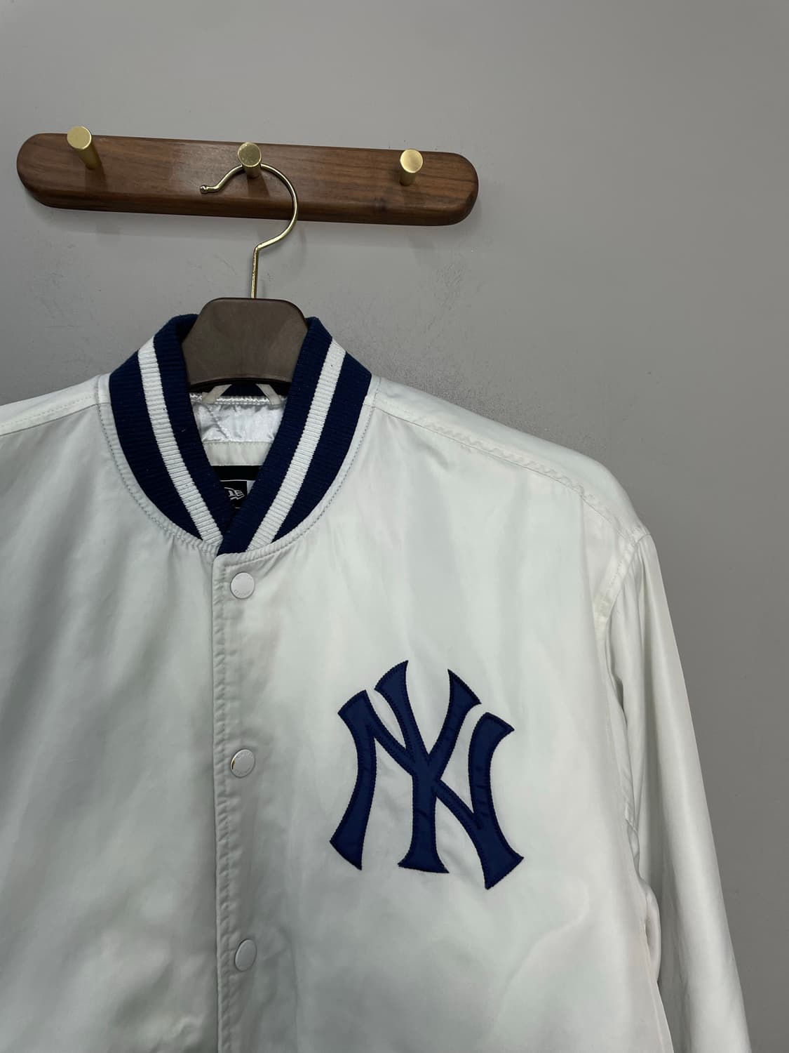 뉴에라 뉴욕 양키스 화이트 바시티 자켓 H2158 상품이미지3