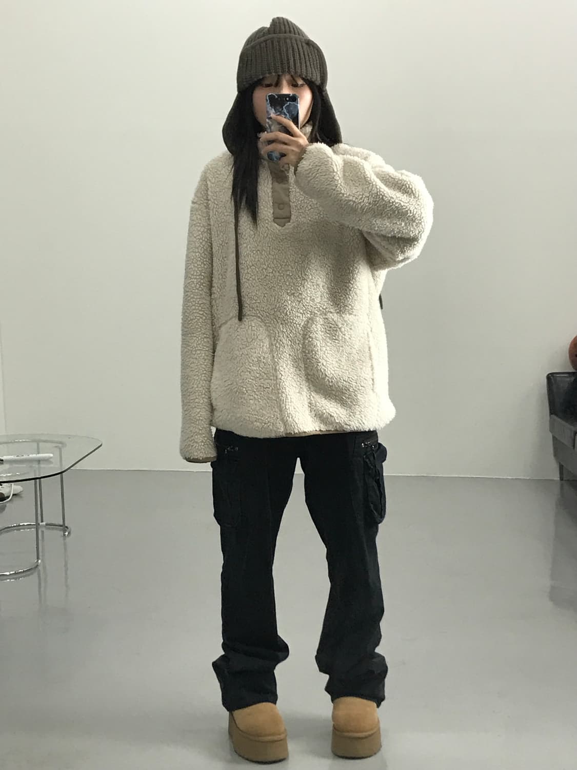 유니클로 화이트 마운티니어링 폴리스 맨투맨 상품이미지1