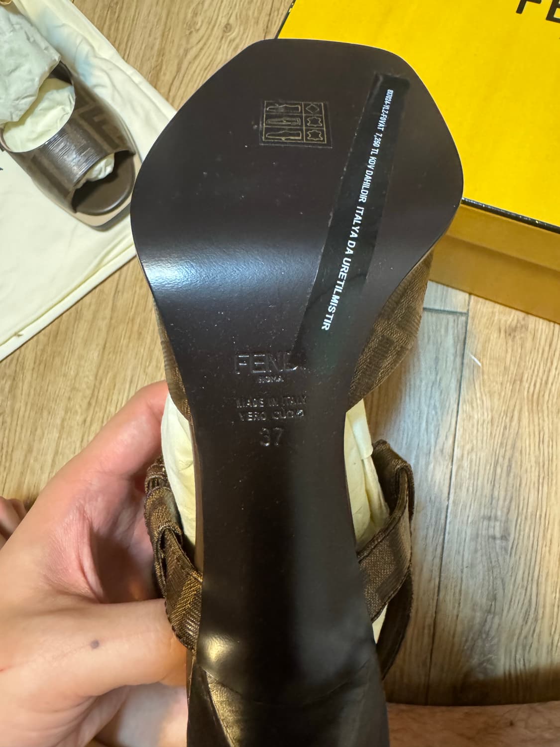 펜디 ff로고 샌들 37사이즈 상품이미지3