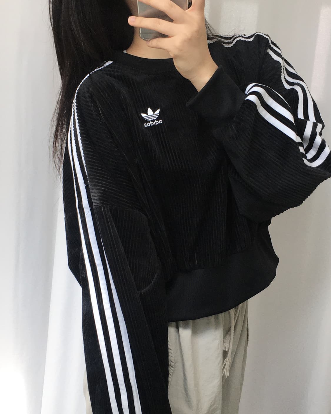 Adidas 아디다스 블랙 코듀로이 크롭 맨투맨  상품이미지1