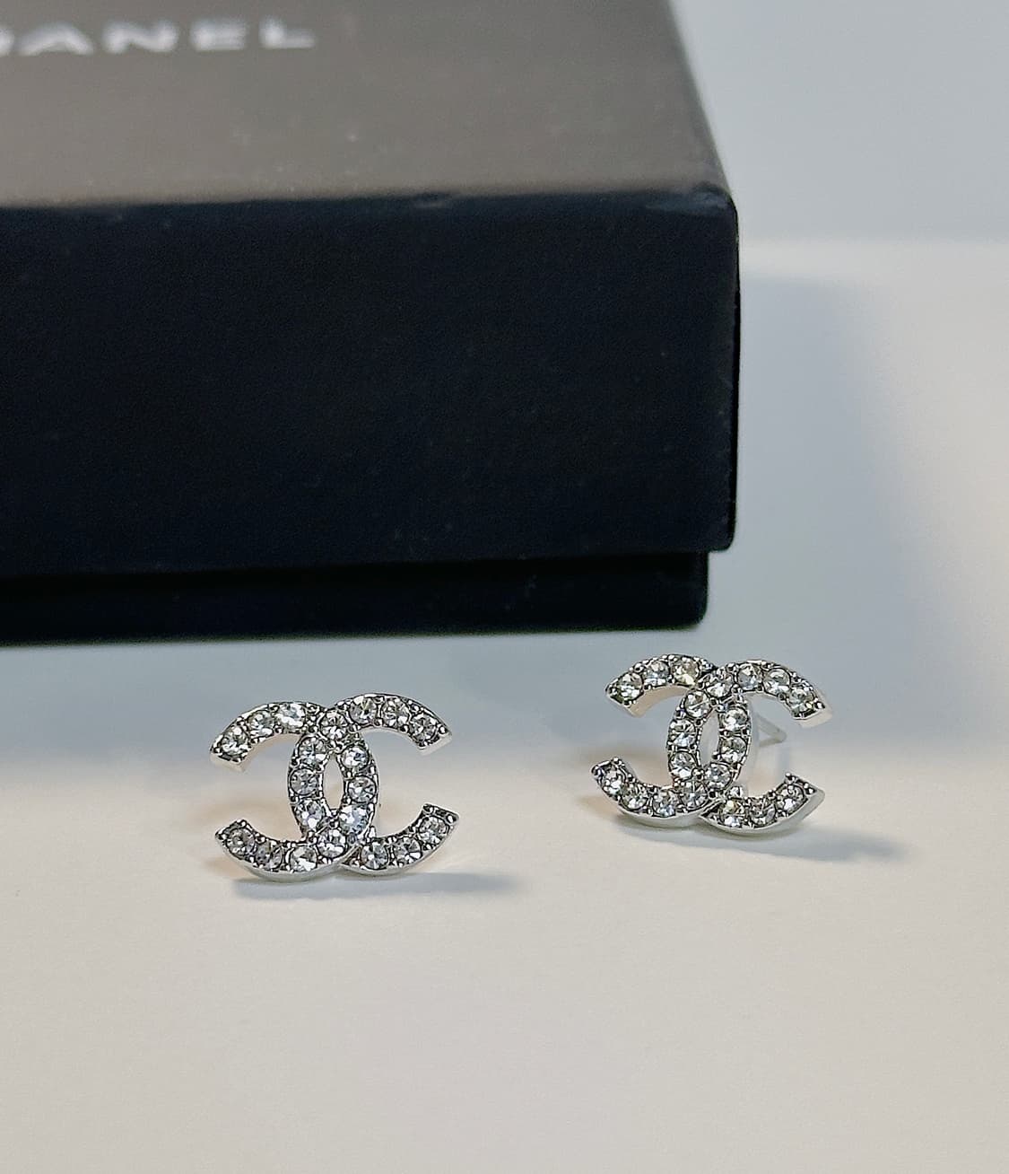 샤넬 크리스탈 업사이클링 귀걸이 실버 상품이미지2