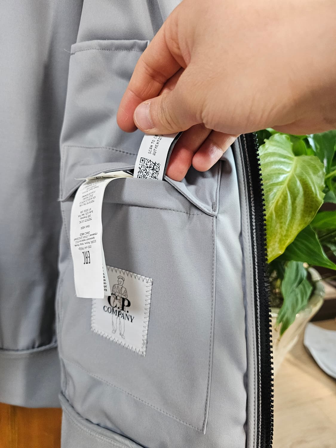 씨피컴퍼니 나일론 자켓 팔아요 cp컴퍼니 바람막이 100 50 105 L 상품이미지9