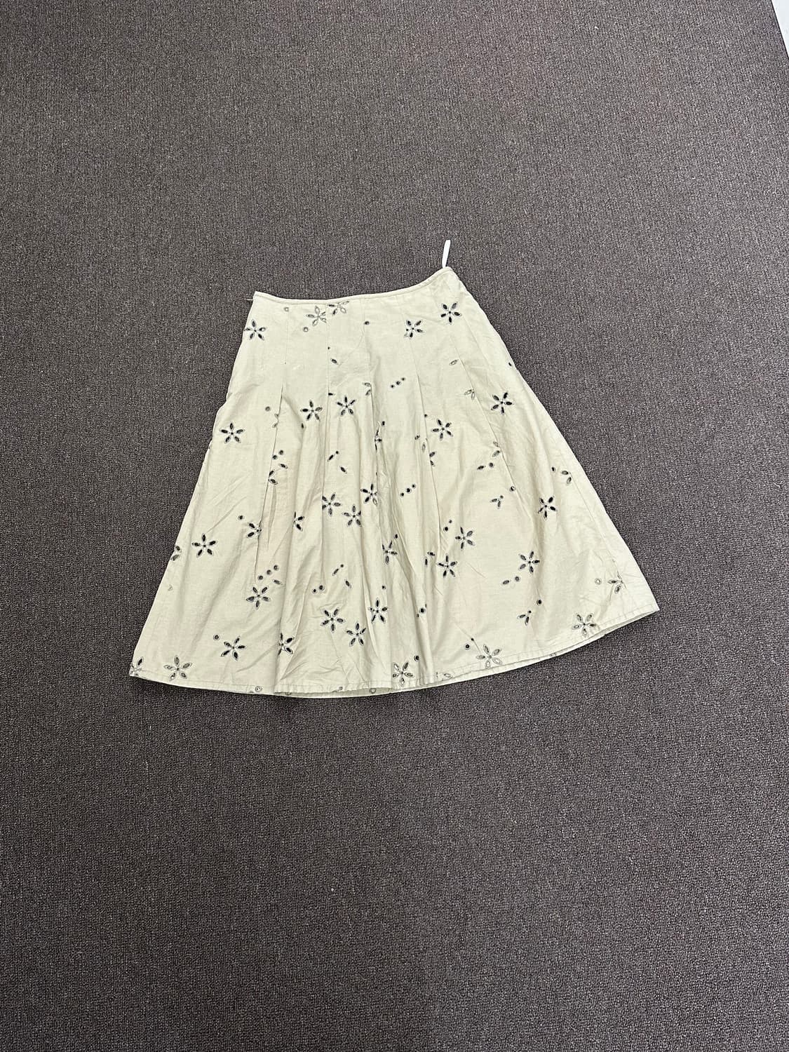 OS)Japanese vintage 여성 꽃 펀칭 디테일 롱스커트 상품이미지3