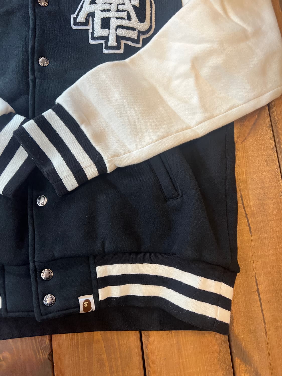 베이프 블랙 베이스볼 자켓 상품이미지9