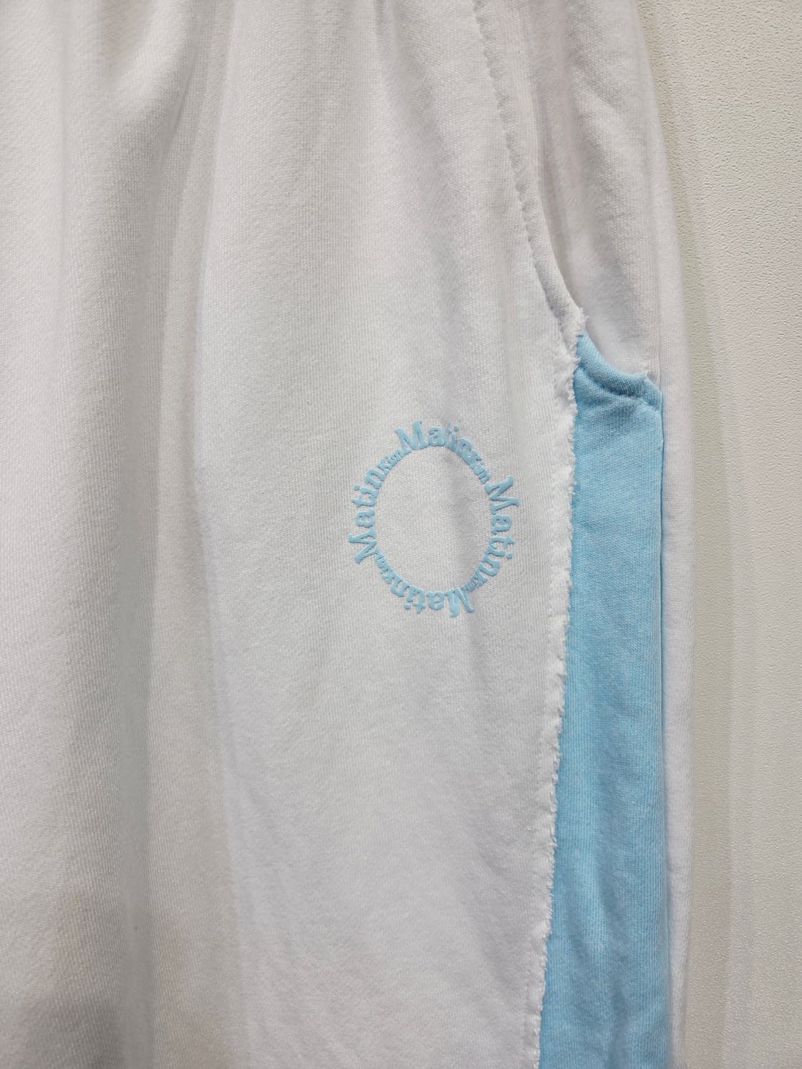 마뗑킴. 남자 화이트/블루 배색 조거 트레이닝 팬츠_F 상품이미지2