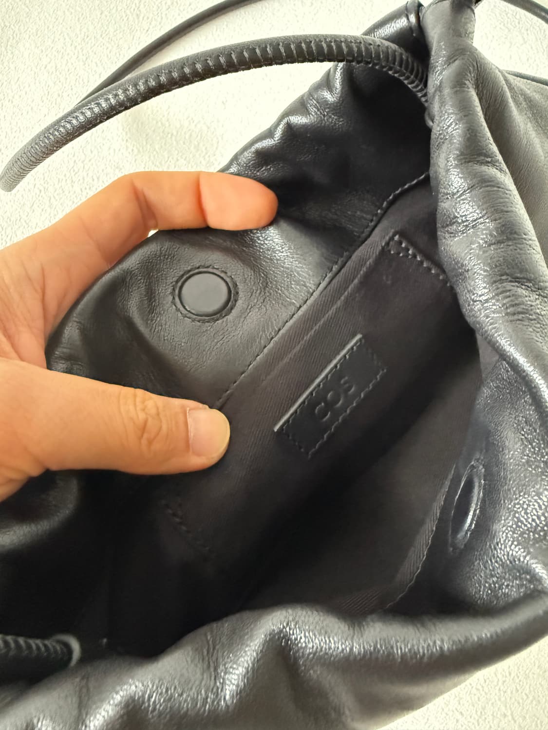 코스(COS) 레더 복조리백 상품이미지7