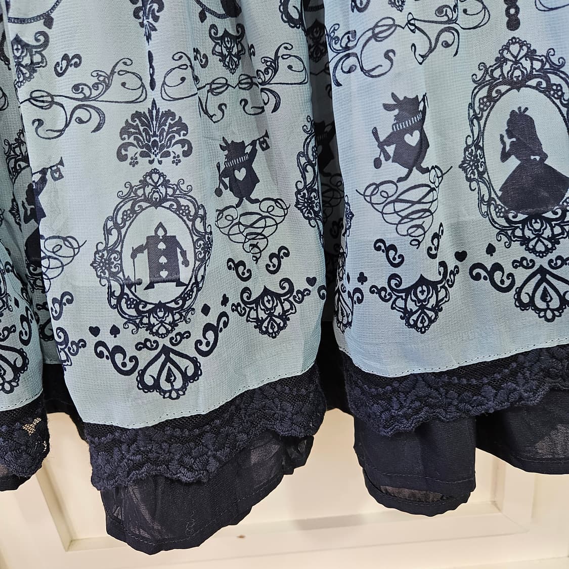 엑시즈팜(Axes Femme) 디즈니 앨리스 콜라보 스커트 상품이미지6