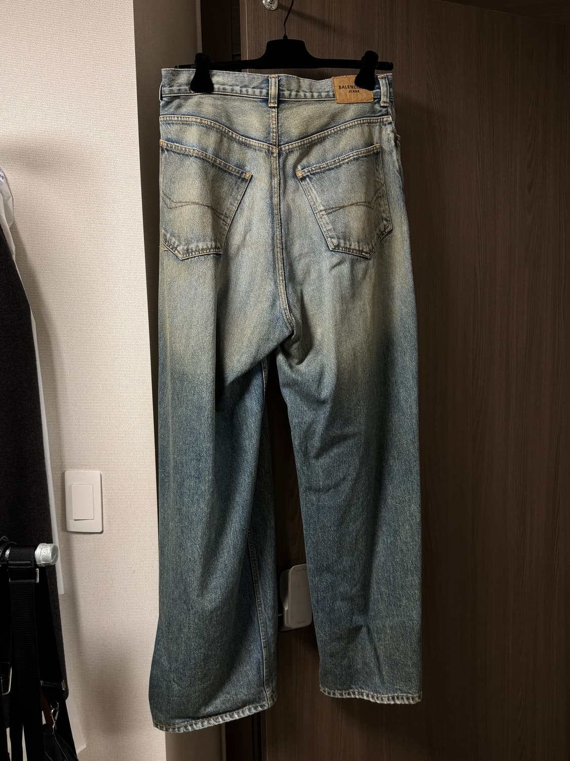 (XS) 발렌시아가 코티드(코팅) 라지 배기 디님 상품이미지3