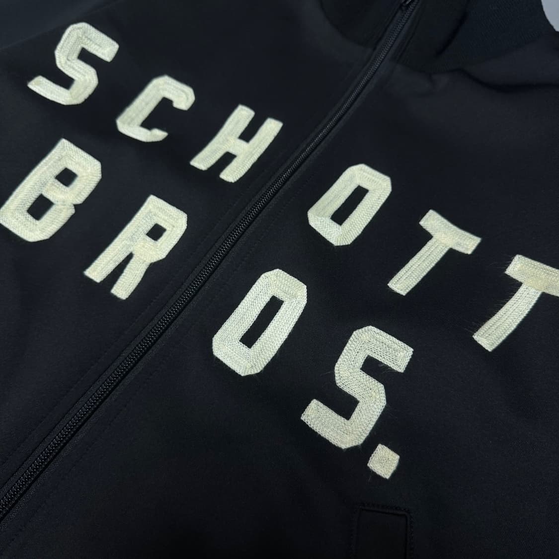 쇼트(Schott) 블랙컬러 양면 자수로고 폴리에스터 하이넥 트랙탑 자켓 상품이미지4