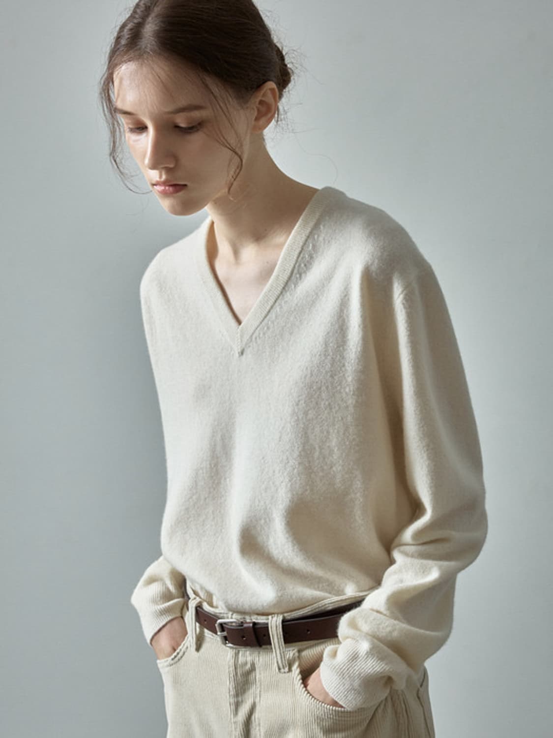파사드 패턴 브이넥 니트 아이보리 상품이미지1