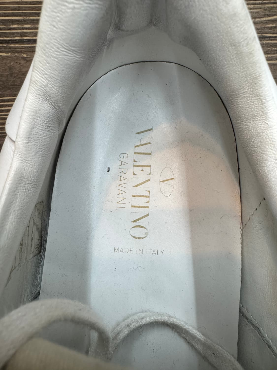 발렌티노 락스터드 언타이틀 스니커즈 EU40(255) 상품이미지4