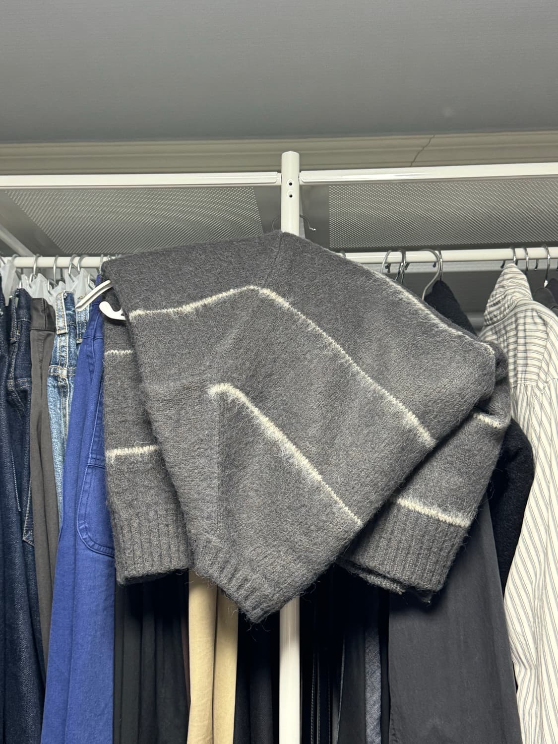 벨리에 브러쉬드 탐 가디건 그레이스트라이프 4 상품이미지2