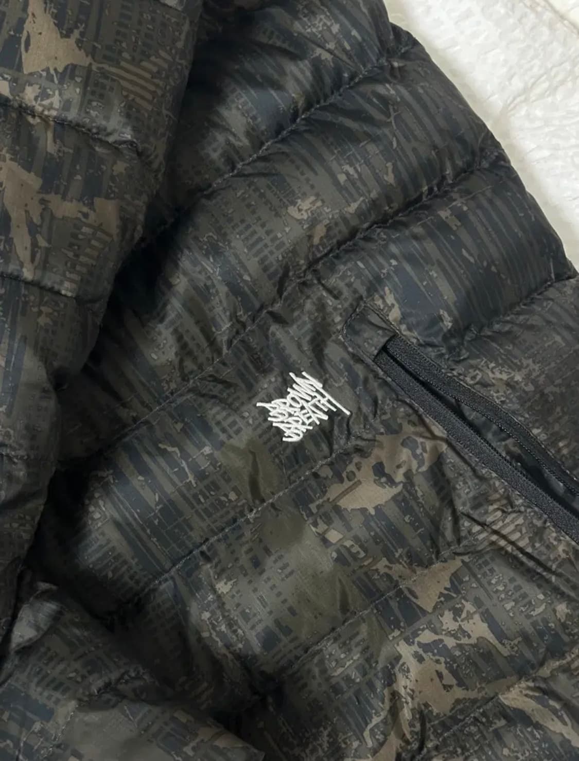 브라운브레스 경량패딩 카키 L사이즈 판매합니다 상품이미지2