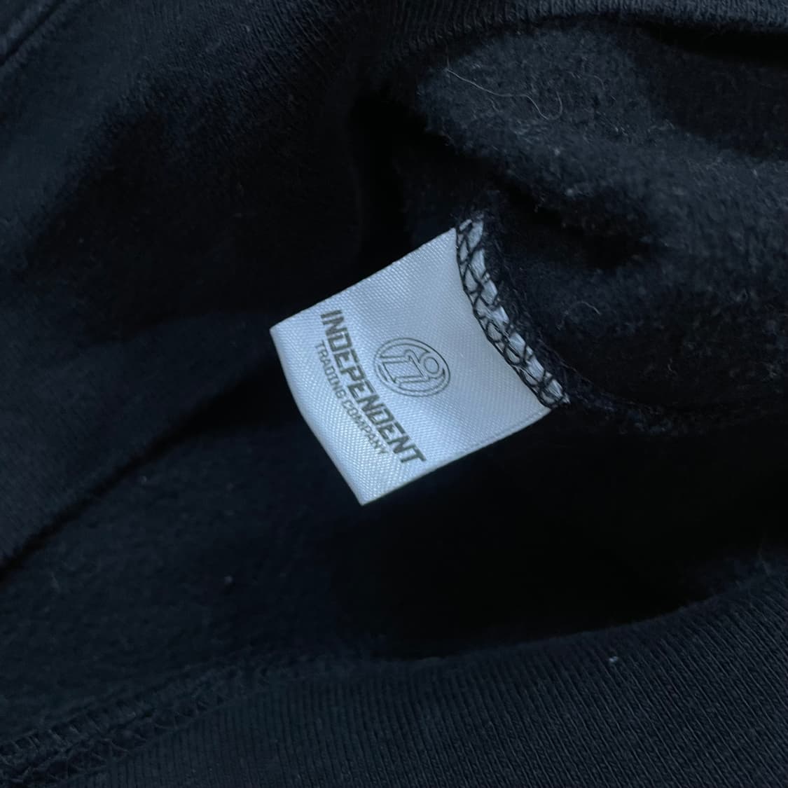 안티소셜소셜클럽 핑크 카모 후드티 블랙 상품이미지6