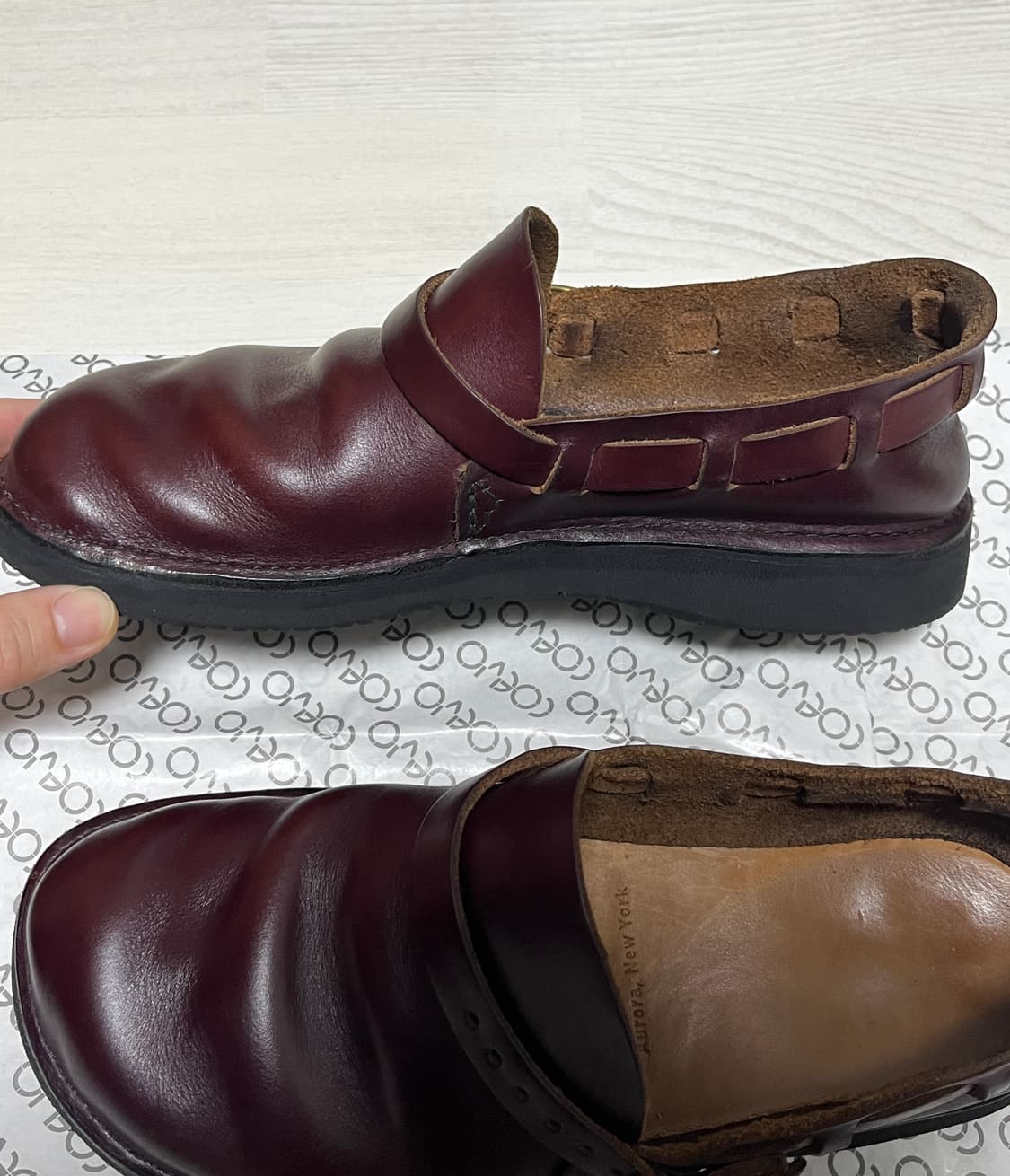 240/7D_우먼) 오로라슈즈 미들 잉글리쉬 버건디 판매. 상품이미지4