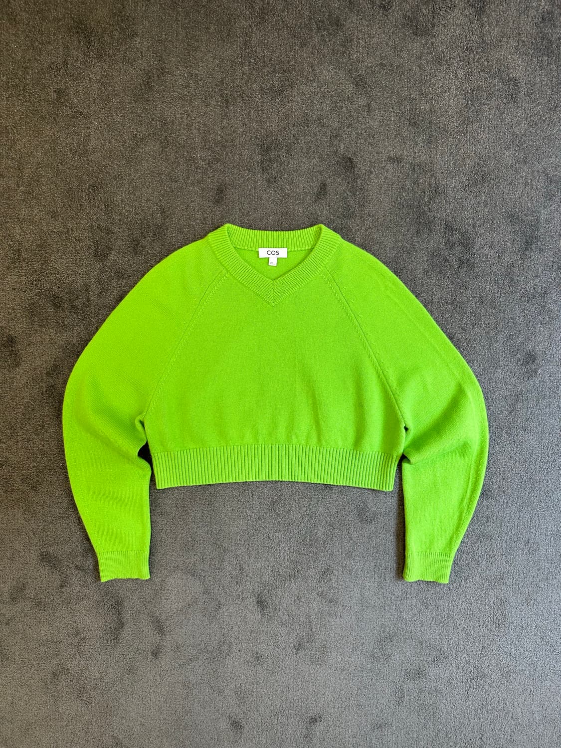 COS 브이넥 크롭 니트 M 상품이미지1
