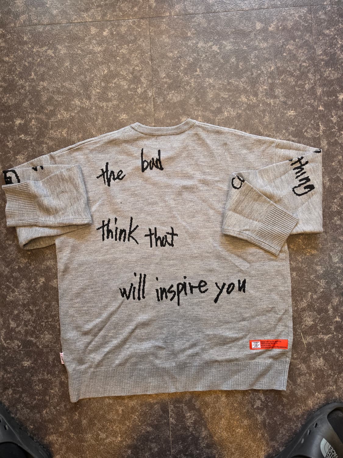 배드인배드(BADINBAD) 스크라이브 로고 니트 -L 상품이미지8