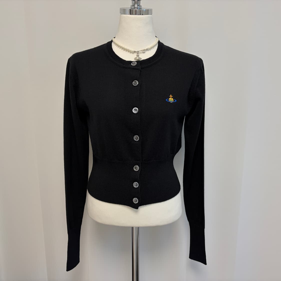 비비안웨스트우드 버진 울 베아 크롭 가디건-블랙 상품이미지6