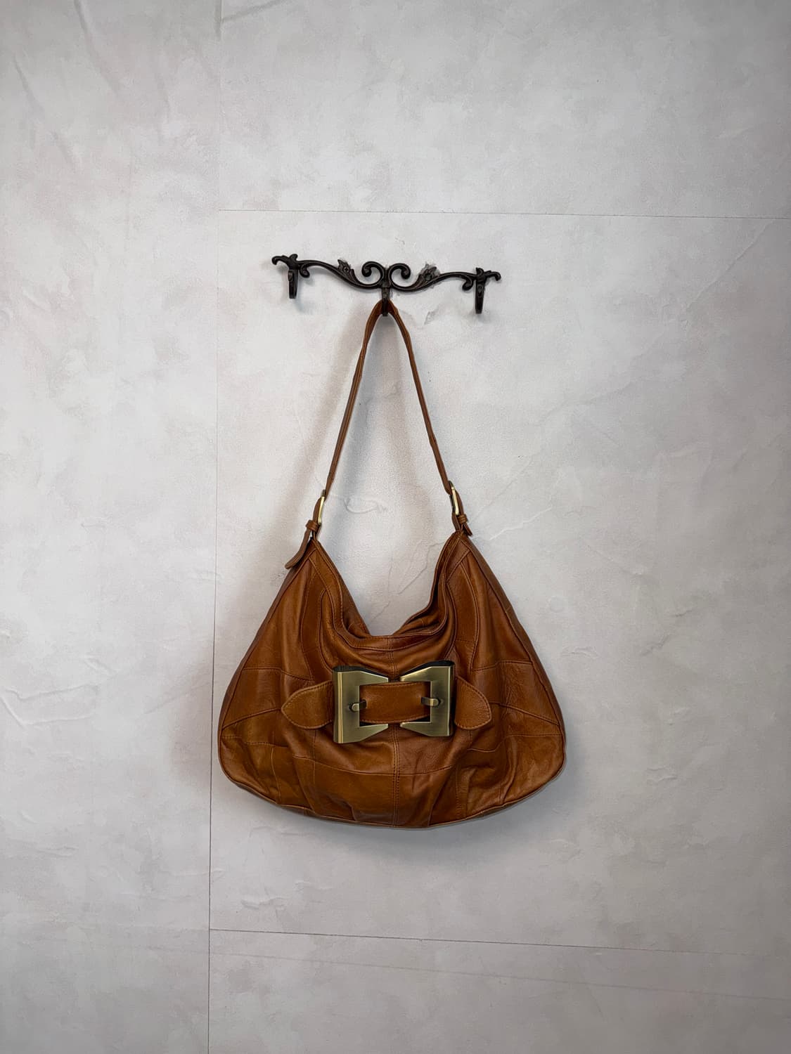Camel brown ribbon buckle shoulder bag 상품이미지1