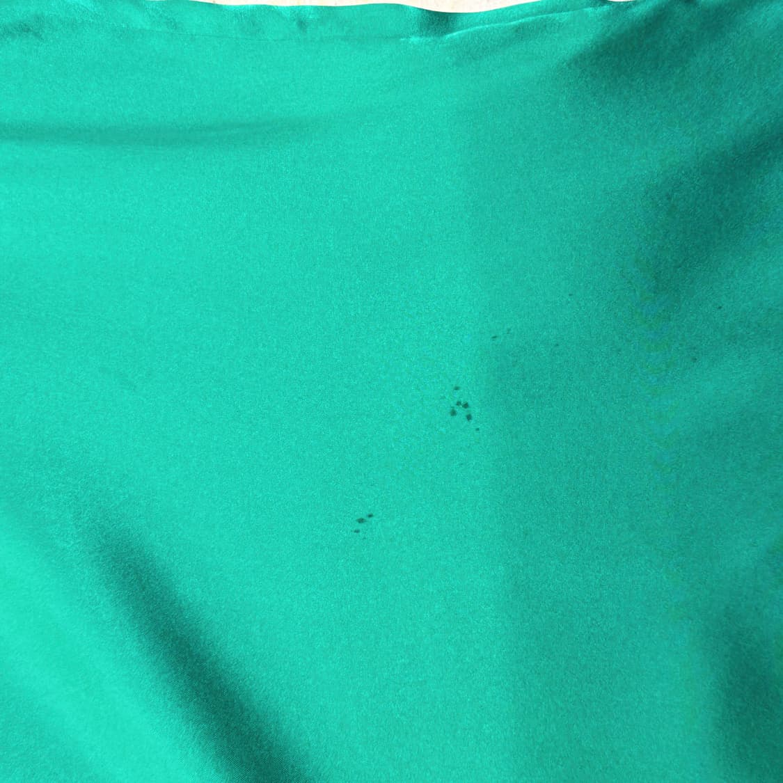 마쥬 긴팔 실크 터치 새틴 블라우스 버튼 디테일 에메랄드 그린 상품이미지9